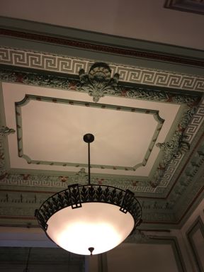 Ceiling light fixture